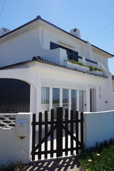 Linda Praia Consolacao Luaran gambar